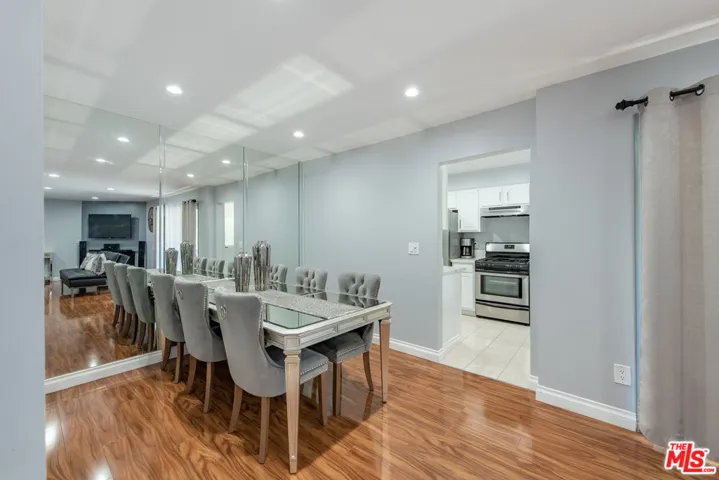 14960 Victory Boulevard 202, Van Nuys, California 91411