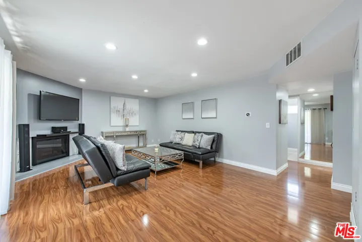 14960 Victory Boulevard 202, Van Nuys, California 91411