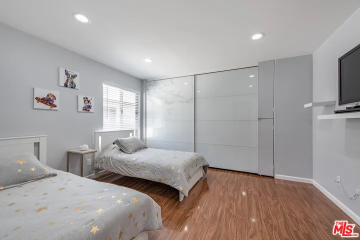 14960 Victory Boulevard 202, Van Nuys, California 91411