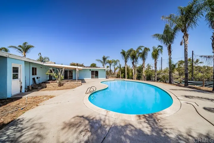 323 Markell Lane, Fallbrook, California 92028