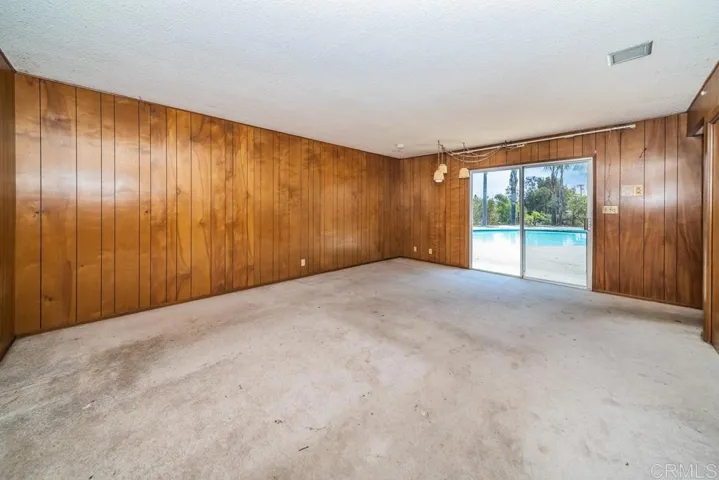 323 Markell Lane, Fallbrook, California 92028