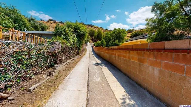 9578 Sunland Boulevard, Sunland, California 91040