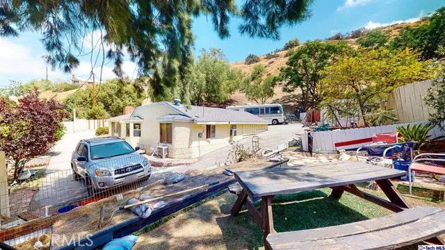 9578 Sunland Boulevard, Sunland, California 91040