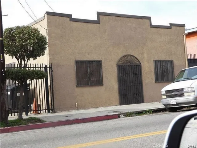 6611 S San Pedro Street, Los Angeles, California 90003