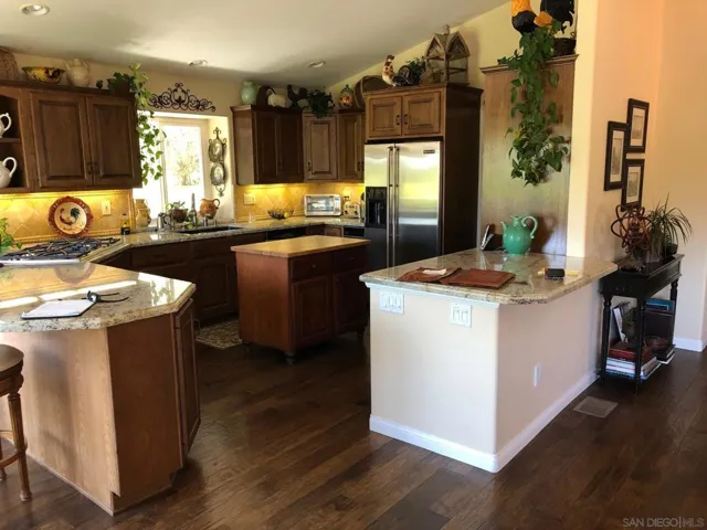 9729 Indian Creek Way, Escondido, California 92026