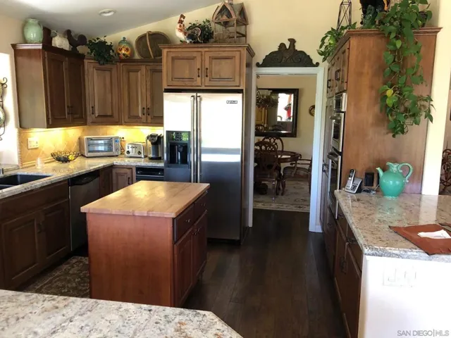 9729 Indian Creek Way, Escondido, California 92026