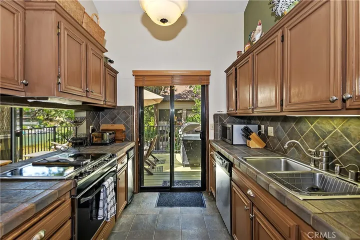 27721 Peninsula Drive 218, Lake Arrowhead, California 92352