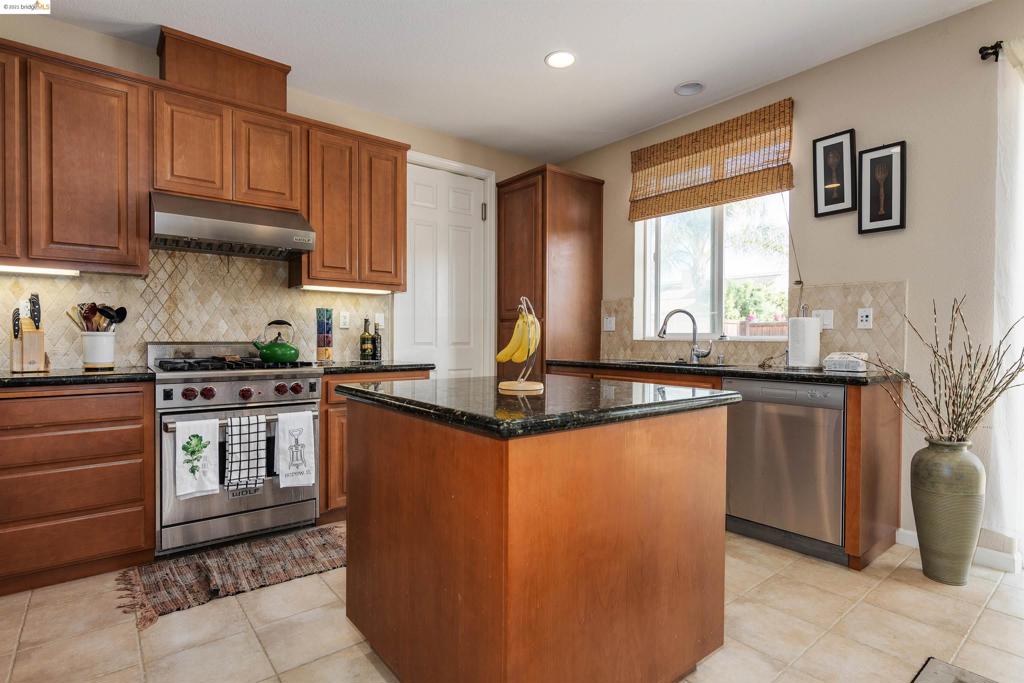 657 Ray St, Brentwood, California 94513 home-pic-4