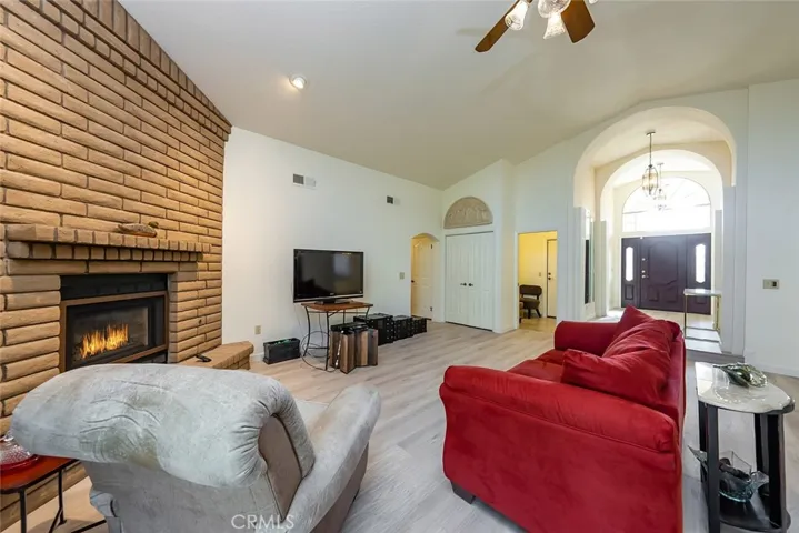 508 Heatherwood Drive, Madera, California 93637