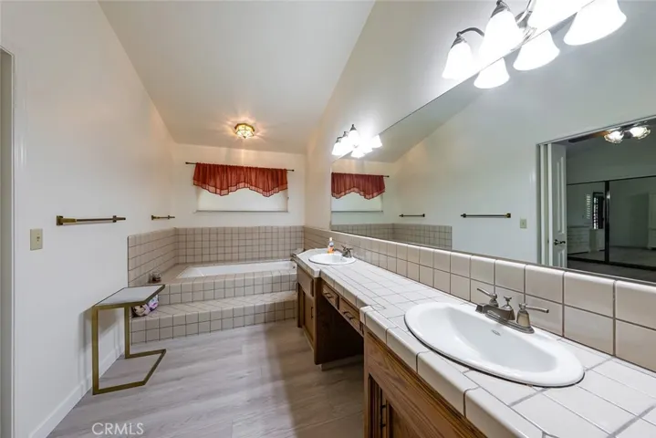 508 Heatherwood Drive, Madera, California 93637