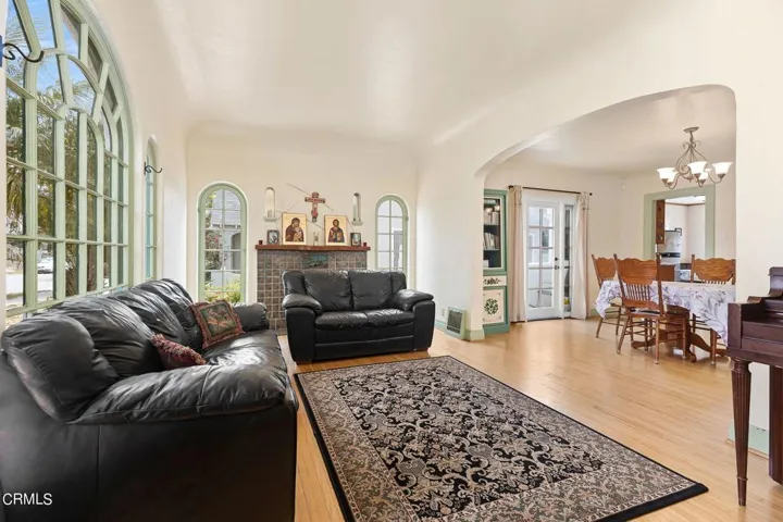 4-web-or-mls-UpmarketMedia_1560SanNichol