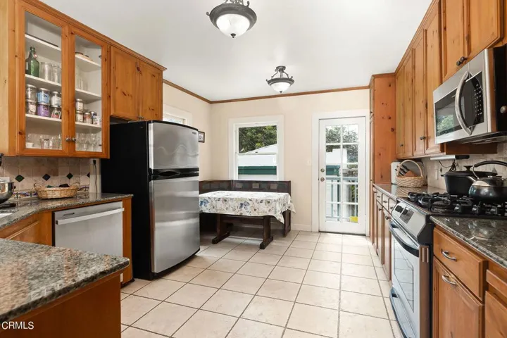 8-web-or-mls-UpmarketMedia_1560SanNichol