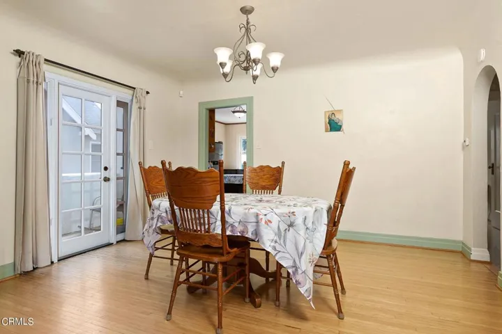 6-web-or-mls-UpmarketMedia_1560SanNichol