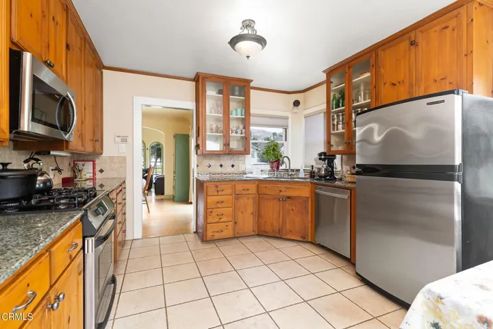 9-web-or-mls-UpmarketMedia_1560SanNichol