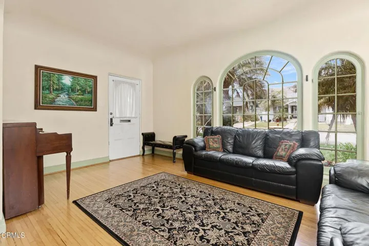 5-web-or-mls-UpmarketMedia_1560SanNichol