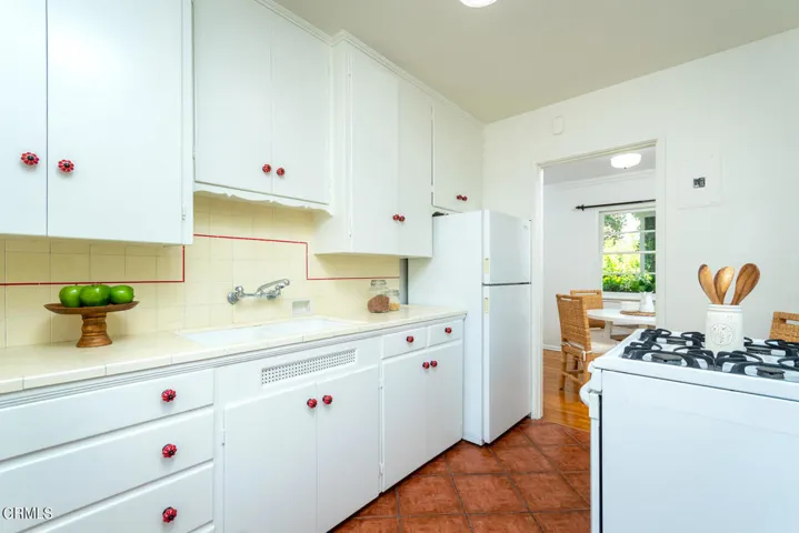 GYP_ 4428 Oakwood Ave_041_MLS