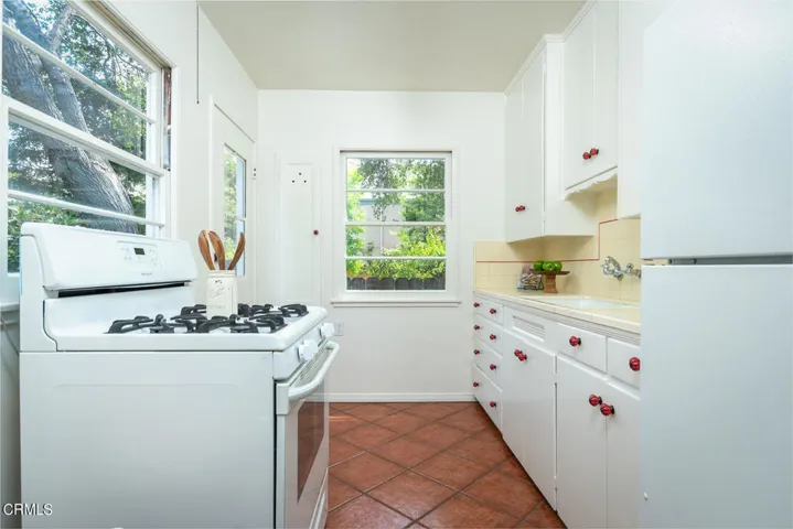 GYP_ 4428 Oakwood Ave_040_MLS