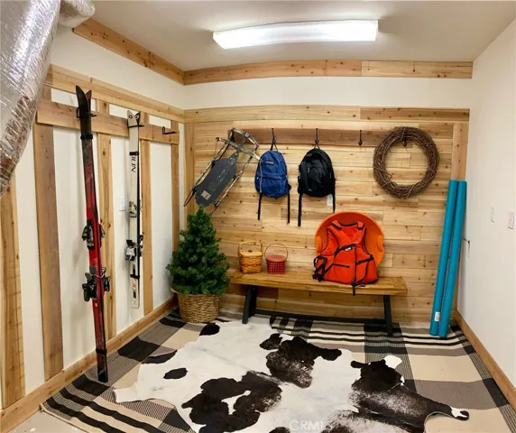 mud room