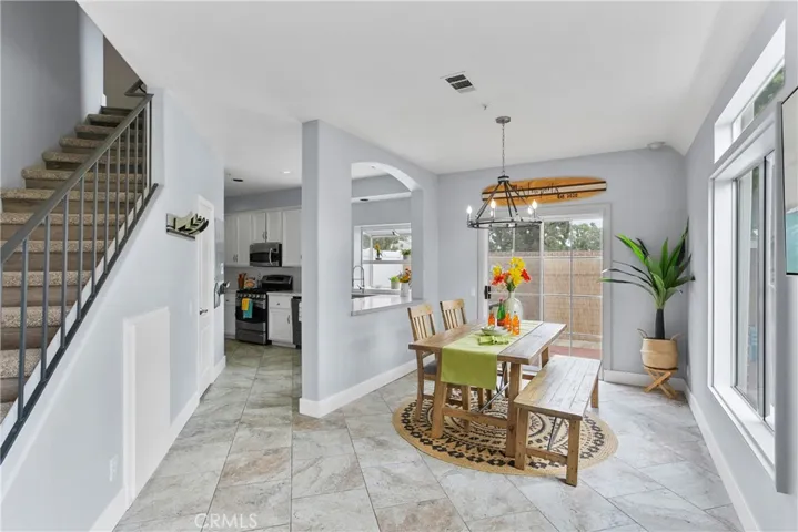 Let the party begin in this huge dining space with multiple sliders for that indoor/outdoor Socal living that we love!