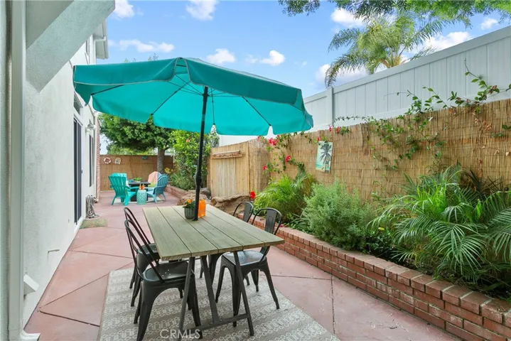 Your own SUNNY tropical paradise...