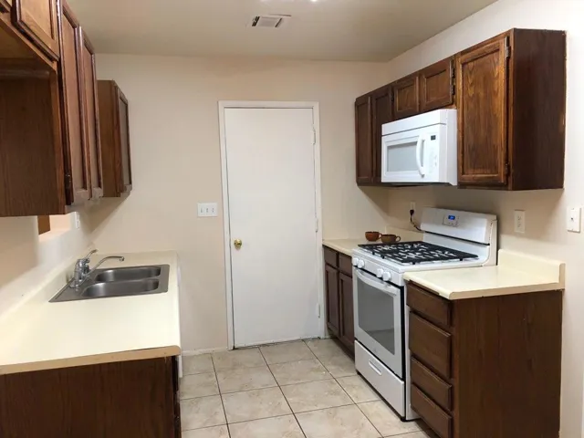 kitchen (1)