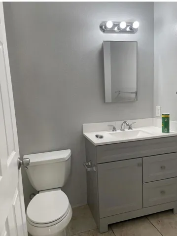 R Bathroom 1