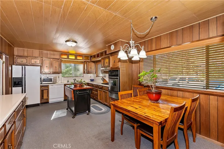 644 San Bernardino Avenue, Big Bear, California 92386