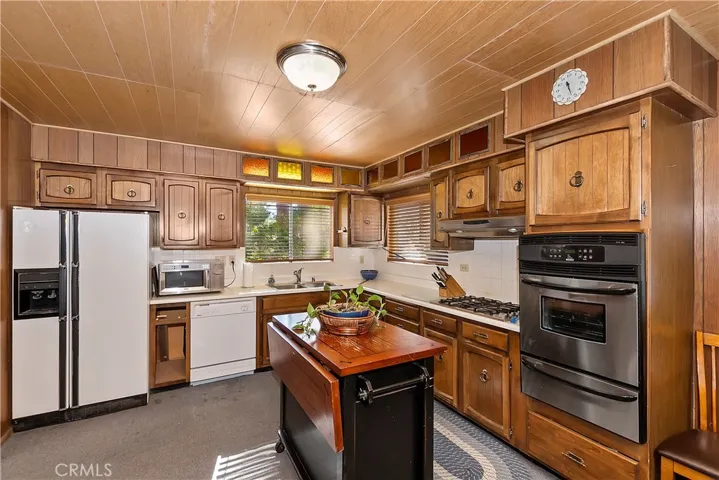 644 San Bernardino Avenue, Big Bear, California 92386
