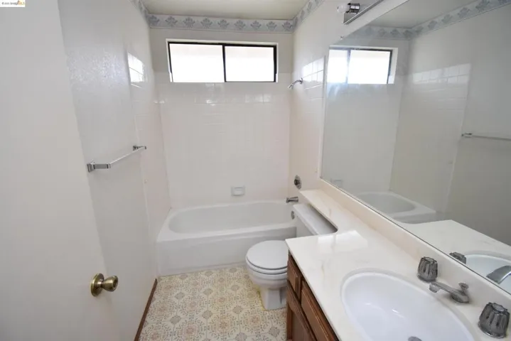 19225 Lakeridge Rd, Castro Valley, California 94546