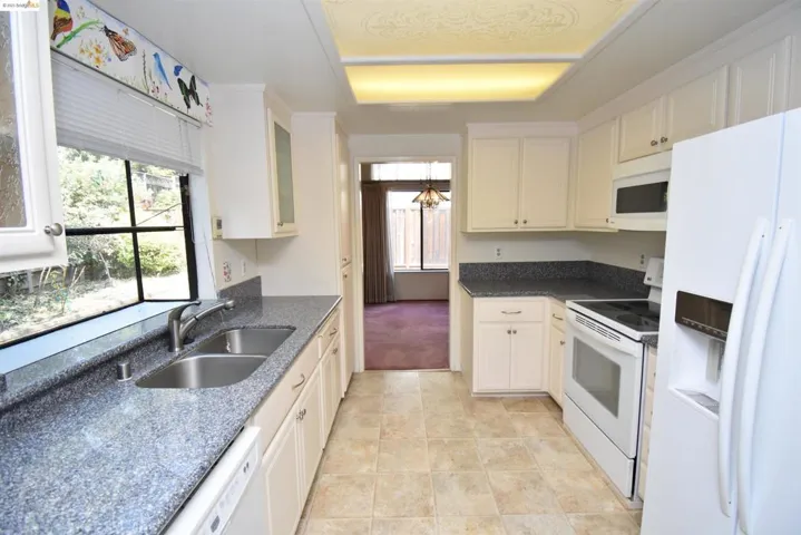 19225 Lakeridge Rd, Castro Valley, California 94546