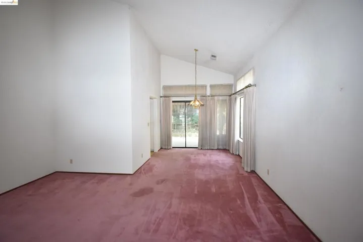 19225 Lakeridge Rd, Castro Valley, California 94546