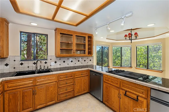 26570 Yolo Way, Lake Arrowhead, California 92352