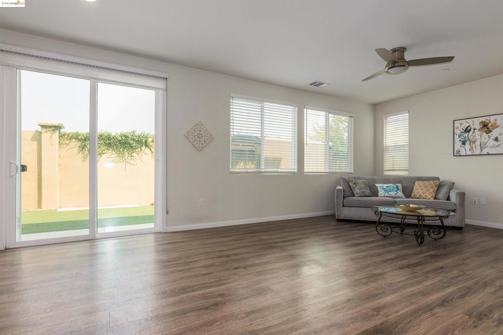 979 Princess Way, Brentwood, California 94513 home-pic-8