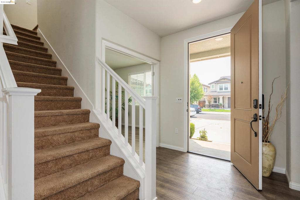 979 Princess Way, Brentwood, California 94513 home-pic-2