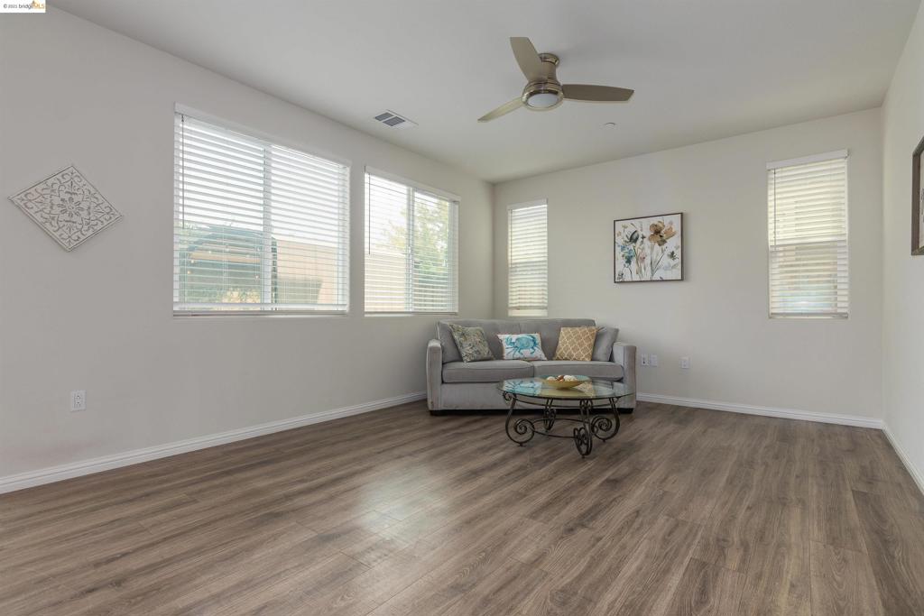 979 Princess Way, Brentwood, California 94513 home-pic-9