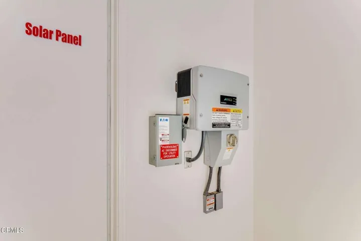 Solar panel power inverter
