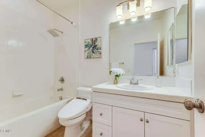 Full upstairs bathroom