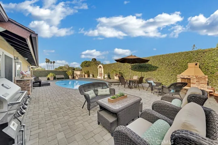 21382 Lemontree Lane, Huntington Beach, California 92646