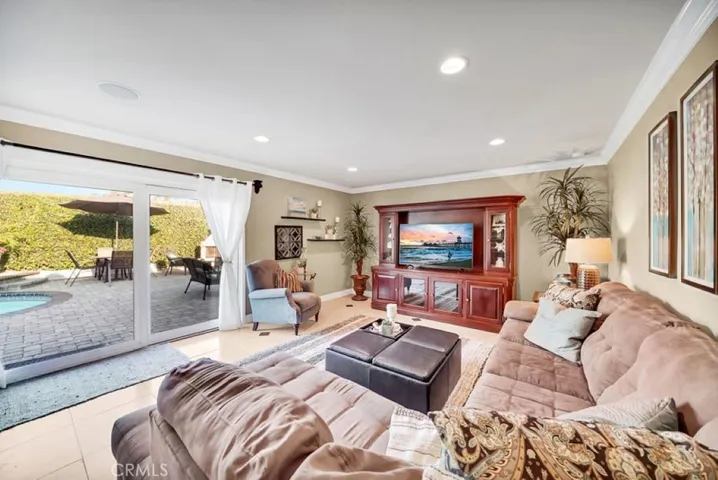 21382 Lemontree Lane, Huntington Beach, California 92646