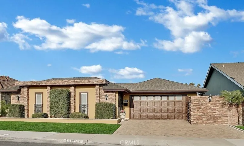 21382 Lemontree Lane, Huntington Beach, California 92646