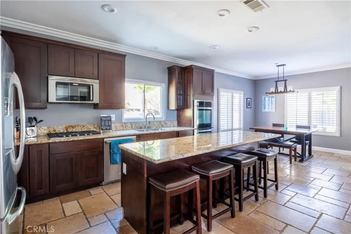 4927 Edmonton Street, Fontana, California 92336