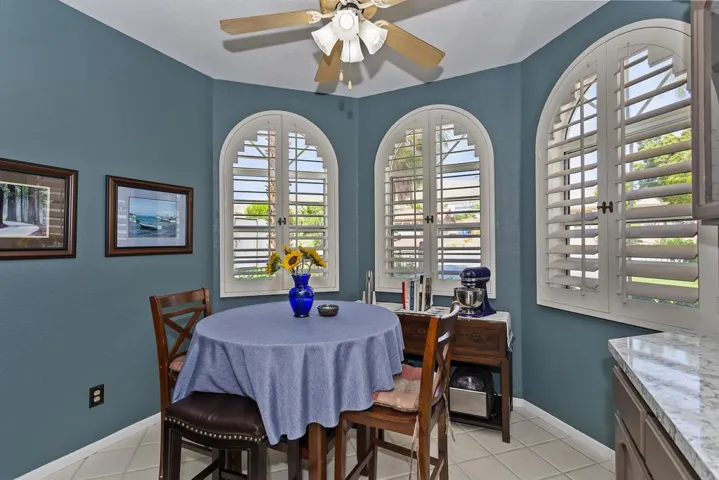 015_Breakfast Area