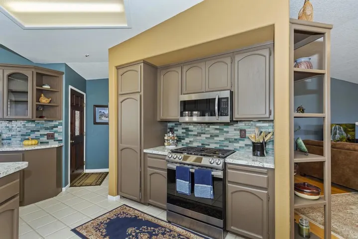 012_Kitchen (1)