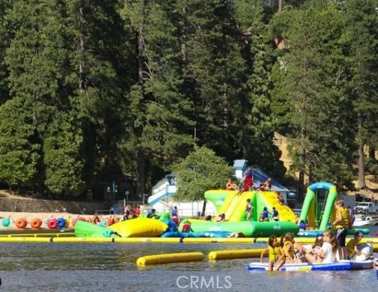 Very popular Lake Gregory Regional Park