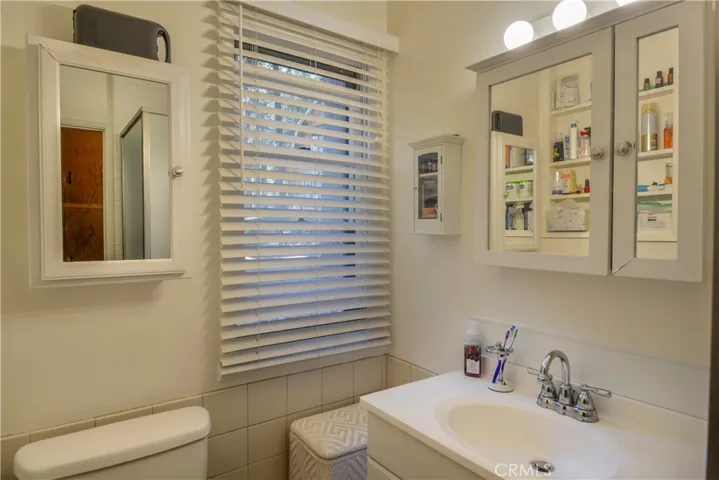 Immaculate bathroom too
