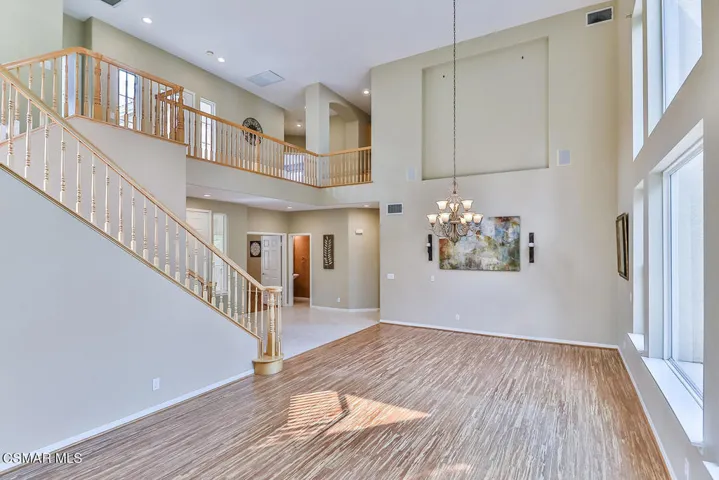 bEntry Living and Dining5