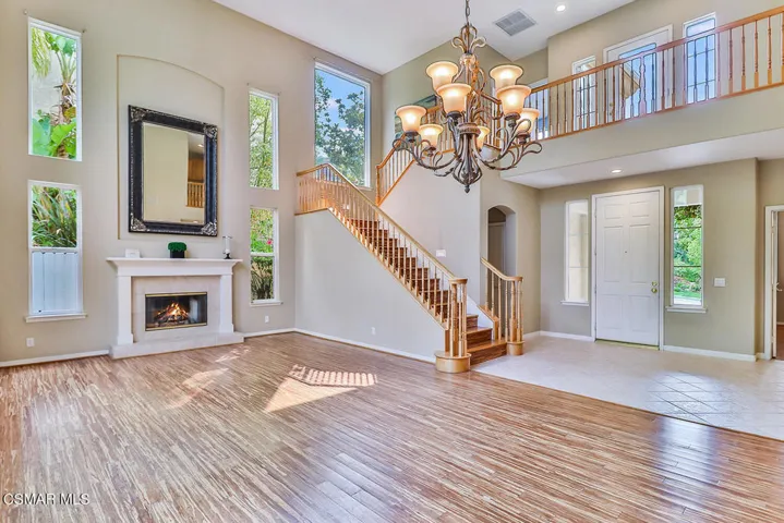 bEntry Living and Dining4