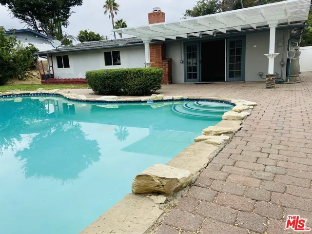 20502 Oxnard Street, Woodland Hills, California 91367