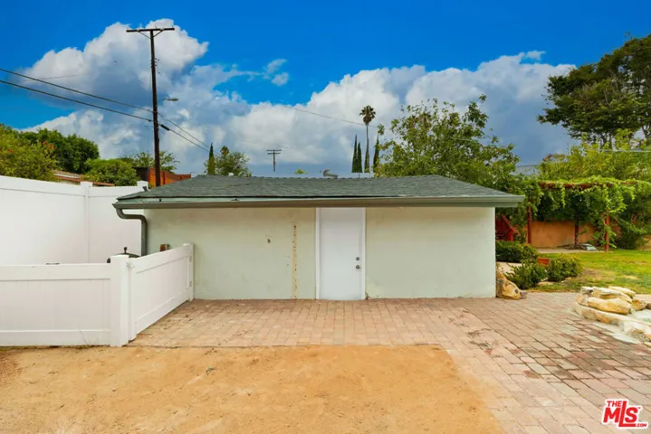 Detached Garage