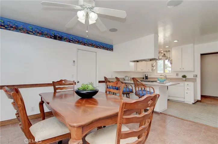 Plenty of room for the whole gang in this open family kitchen area.